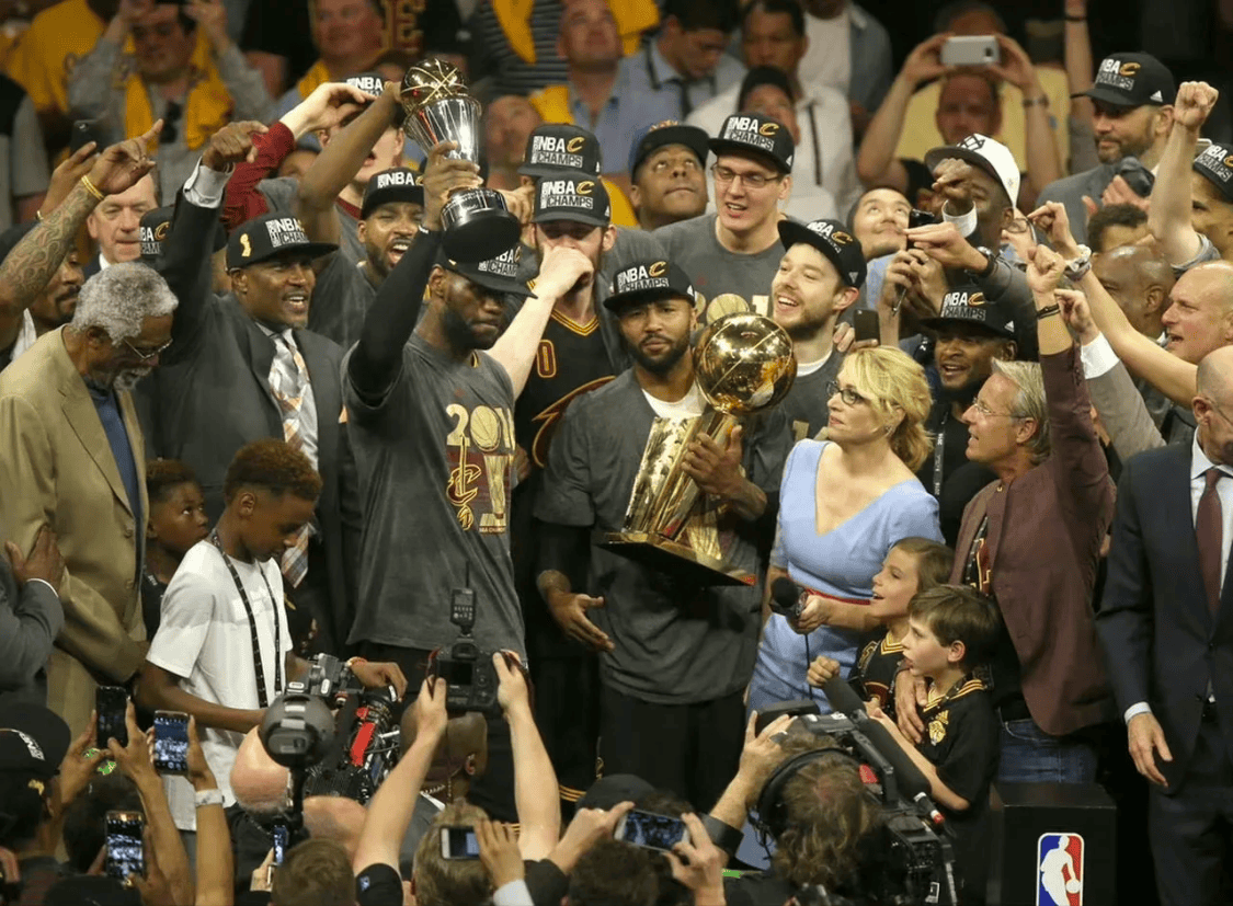 包含NBA季后赛：小牛惊险击败湖人晋级下一轮的词条