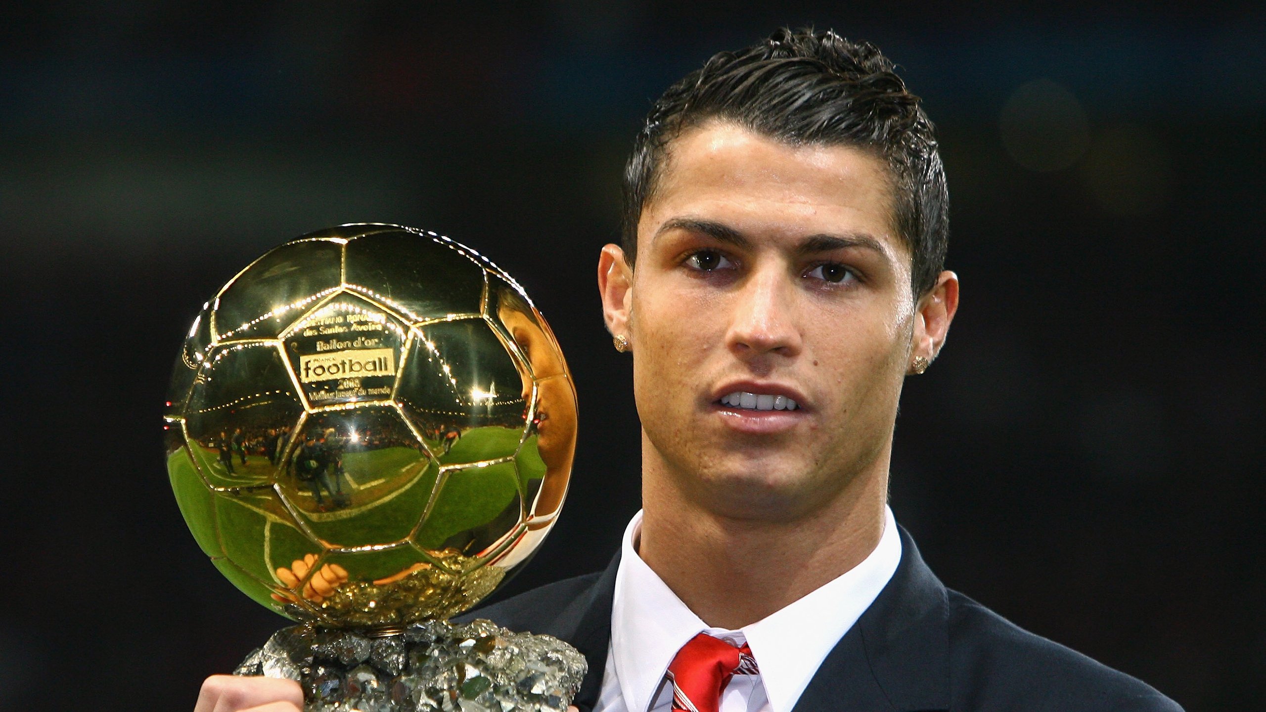 欧冠决赛之夜,米切尔用实力打破质疑,书写属于自己的传奇篇章