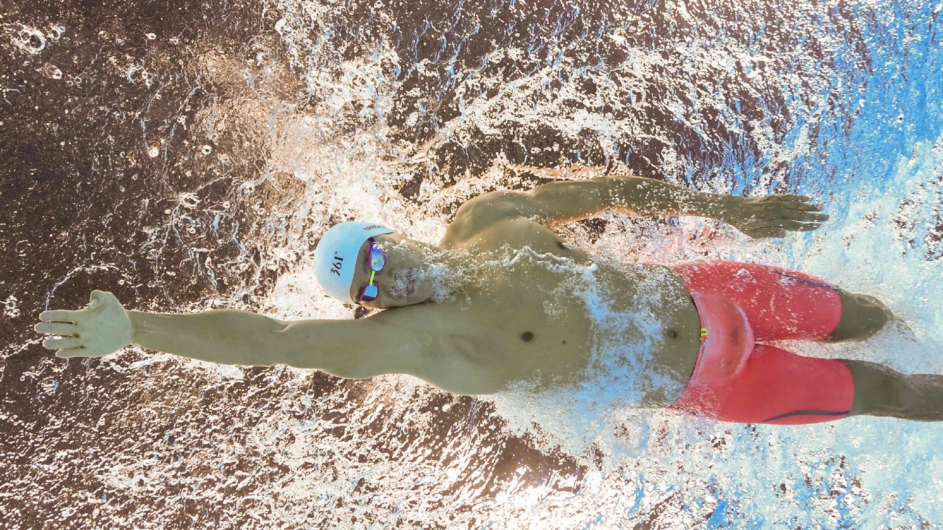 当引擎咆哮遇见绿茵统治，F1街道赛之夜与哈兰德的数据风暴