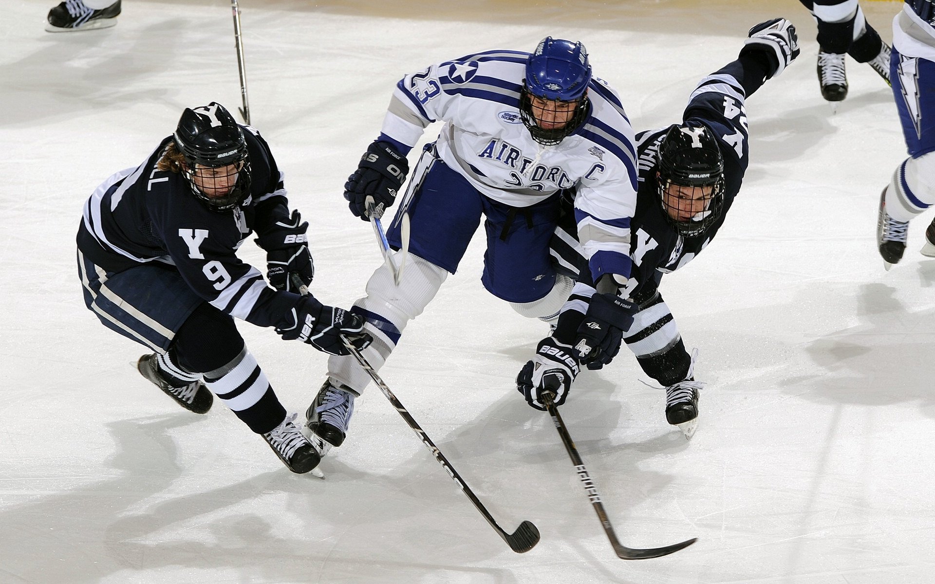 开云体育官方网站-阿什拉夫，从哥伦比亚强压到德甲争冠战，一位边翼的统治时刻