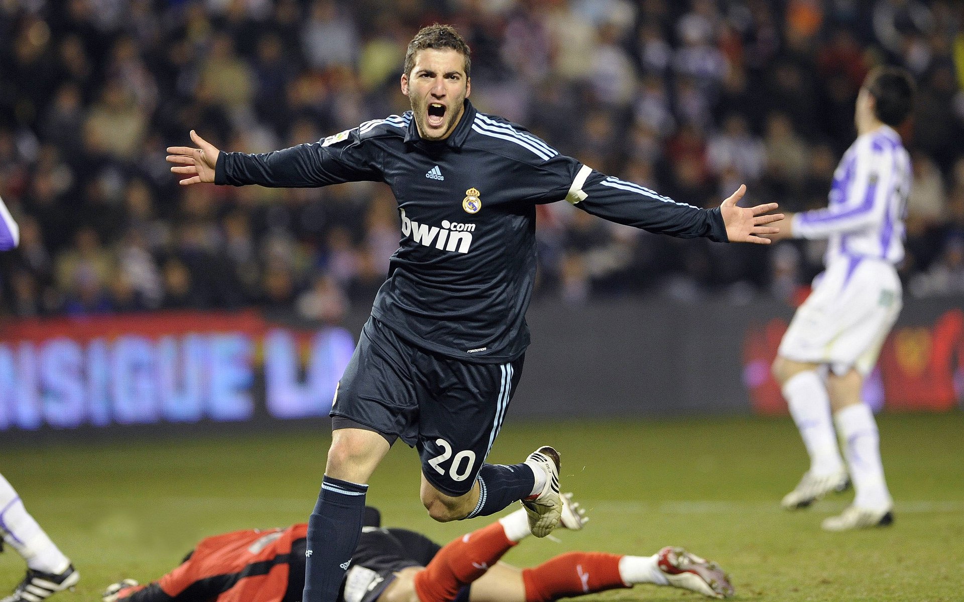 从救赎到主宰，贝恩的蜕变与上海队的致命一击