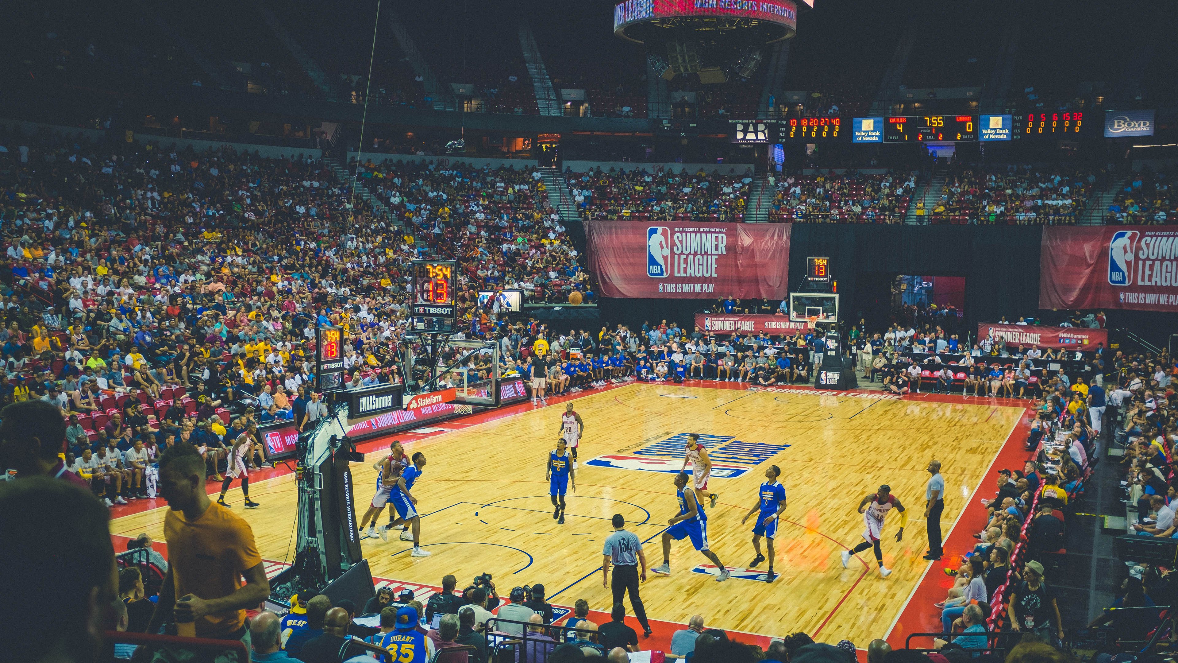 绿茵场上的绝杀与球台边的传奇，当德国战车撞碎樱花，张继科重写历史